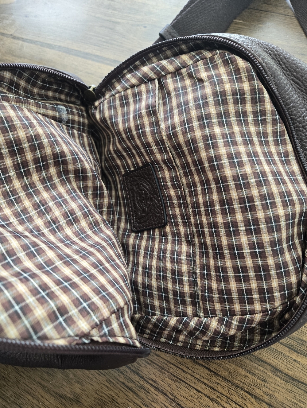 Dopp Brown Leather Sling Bag - Picture 4 of 7